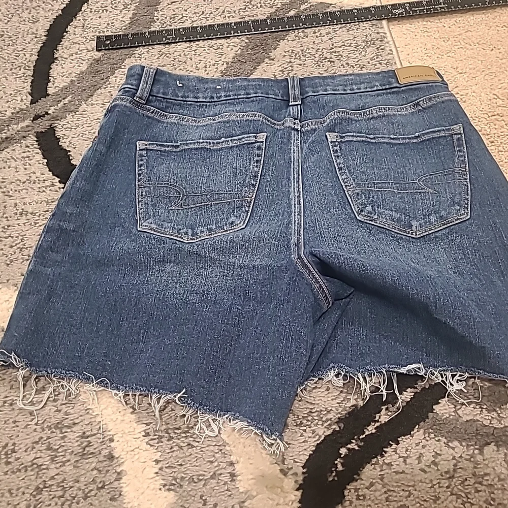 American Eagle Womens 14 Blue Denim The Dream Short Curvy Midi Distressed - Picture 12 of 12